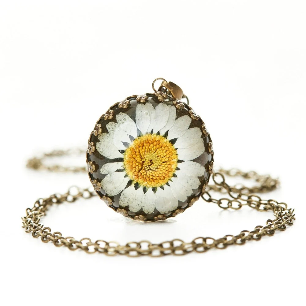 Botanical Dreamer Daisy Necklace - Image 4