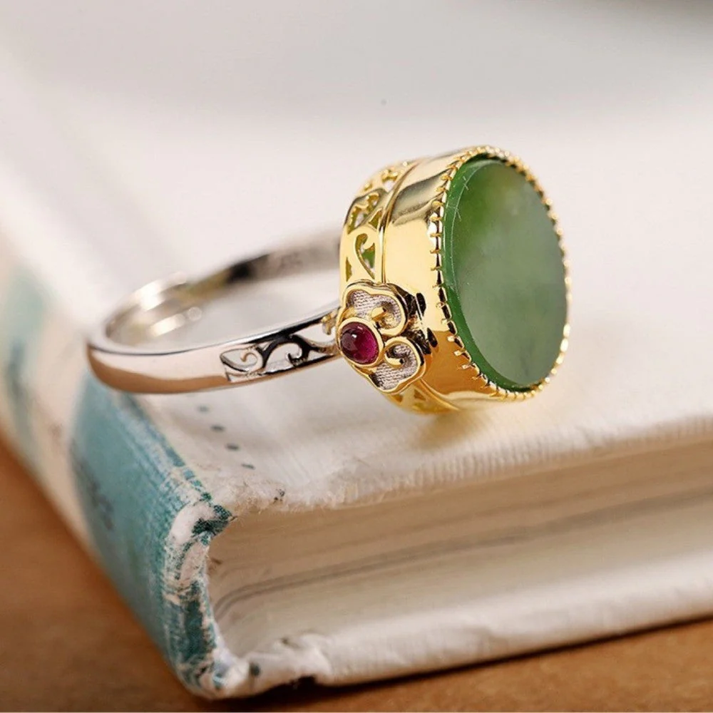 Exquisite Green Jade Gemstone Ring - Image 2