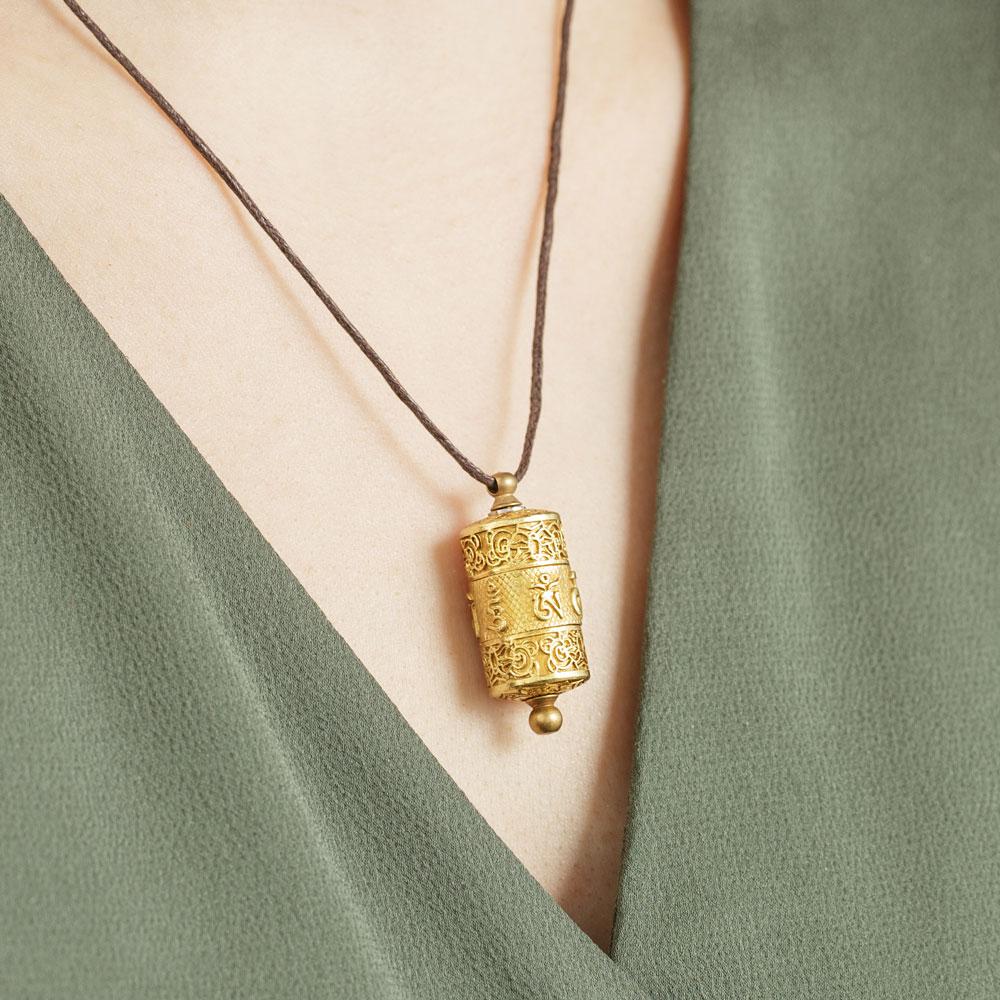 Spinning Mani Wheel Necklace - Image 2